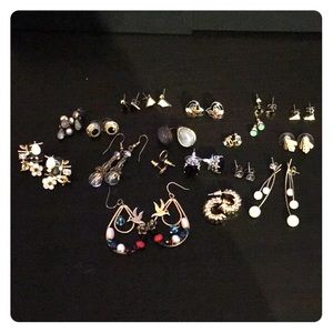 18 pairs of earrings